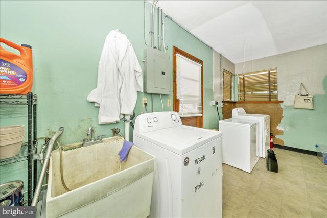 11812 ROBINWOOD DR, Hagerstown, MD 21742