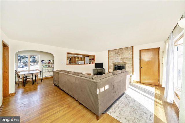 11812 ROBINWOOD DR, Hagerstown, MD 21742