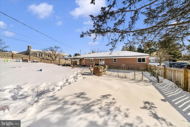 11812 ROBINWOOD DR, Hagerstown, MD 21742