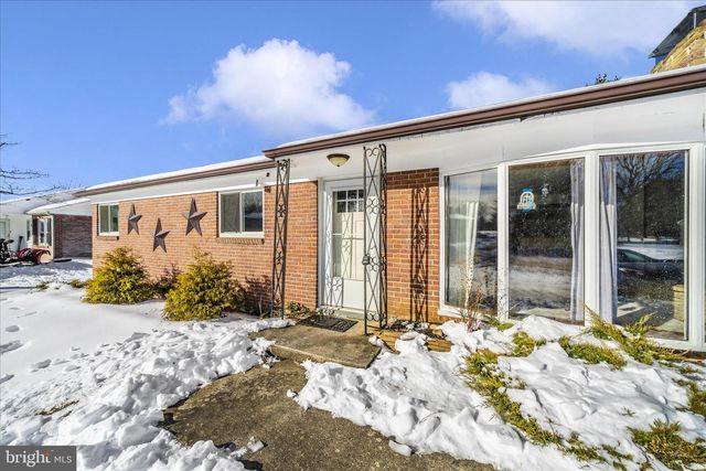 11812 ROBINWOOD DR, Hagerstown, MD 21742