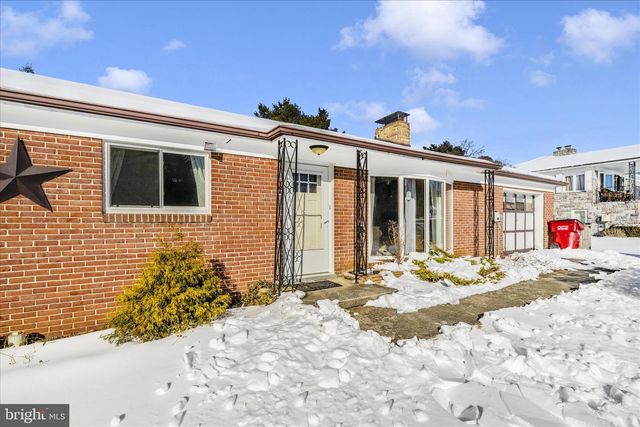 11812 ROBINWOOD DR, Hagerstown, MD 21742