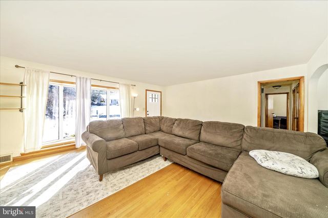 11812 ROBINWOOD DR, Hagerstown, MD 21742