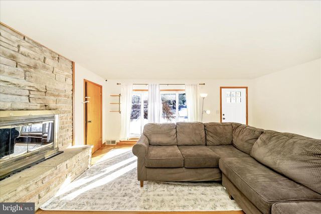 11812 ROBINWOOD DR, Hagerstown, MD 21742