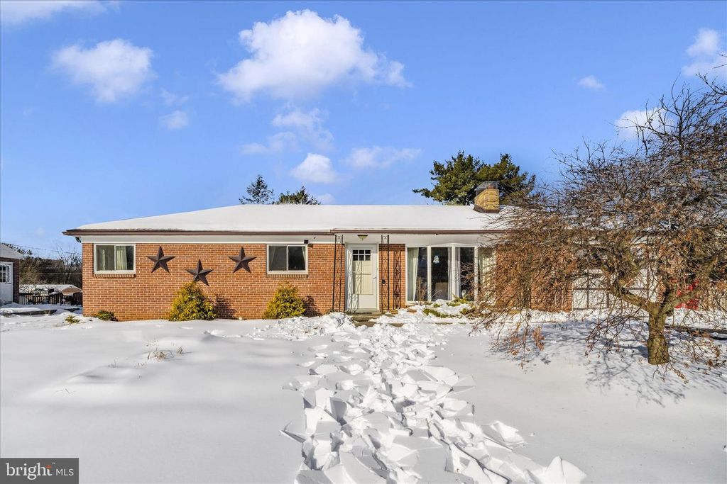 11812 ROBINWOOD DR, Hagerstown, MD 21742