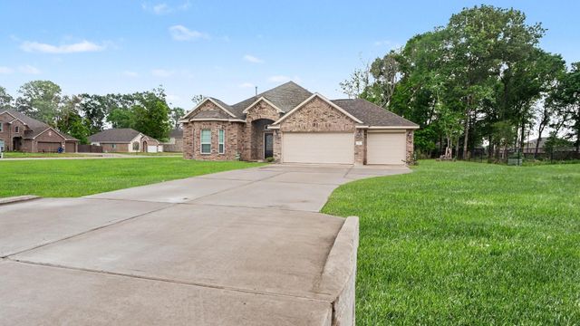17 Road 6615, Dayton, TX 77535