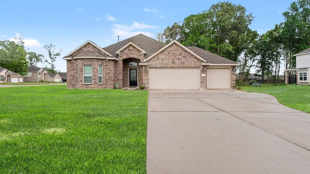 17 Road 6615, Dayton, TX 77535