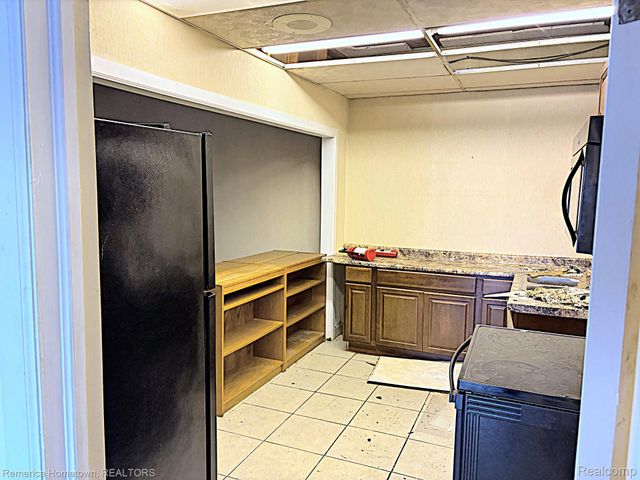 23806 Grand River Avenue, Detroit, MI 48219