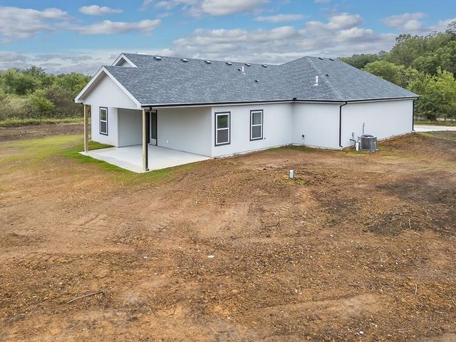 25512 Metro Avenue, Tonganoxie, KS 66086