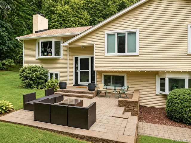 386 Nashopa Road, Bloomingburg, NY 12721
