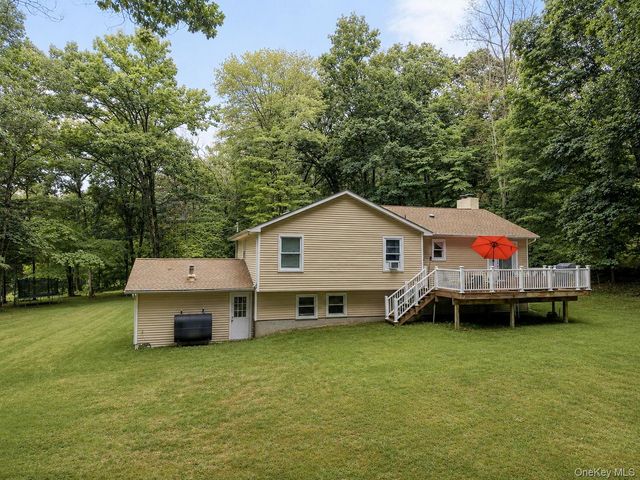 386 Nashopa Road, Bloomingburg, NY 12721