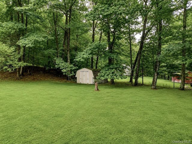 386 Nashopa Road, Bloomingburg, NY 12721