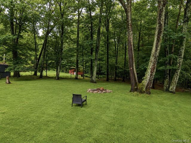 386 Nashopa Road, Bloomingburg, NY 12721