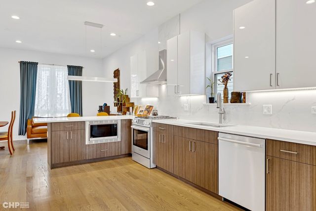 1920 S Shelby Court, Chicago, IL 60608