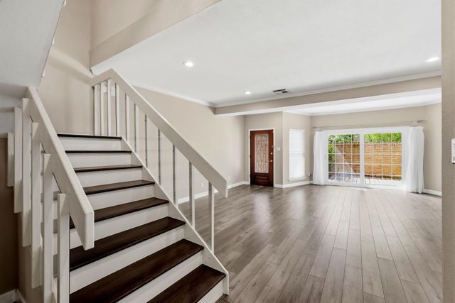 12625 Memorial Drive 16, Houston, TX 77024