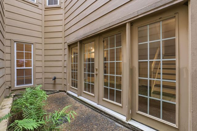 12625 Memorial Drive 16, Houston, TX 77024