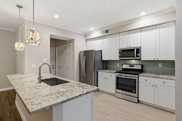 12625 Memorial Drive 16, Houston, TX 77024