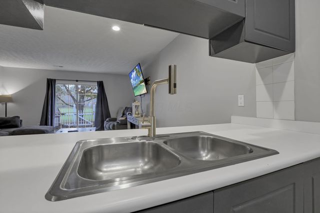 6828 Axtel Drive, 23B, Canal Winchester, OH 43110