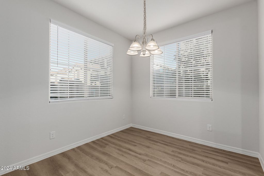 Image 11 of property listing at 919 E AGUA FRIA Lane, Avondale, AZ 85323