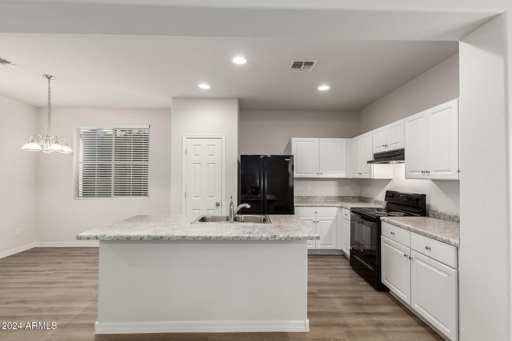 Image 12 of property listing at 919 E AGUA FRIA Lane, Avondale, AZ 85323