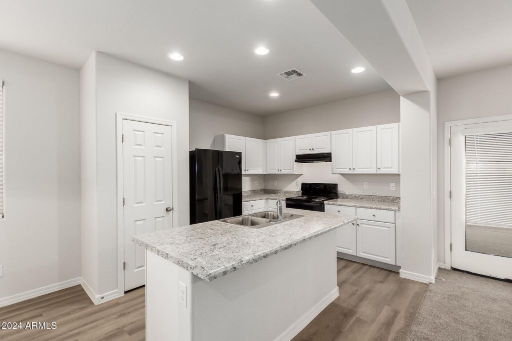 Image 13 of property listing at 919 E AGUA FRIA Lane, Avondale, AZ 85323