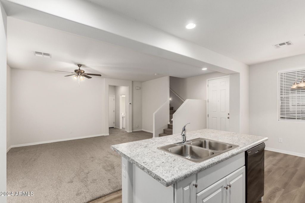 Image 15 of property listing at 919 E AGUA FRIA Lane, Avondale, AZ 85323