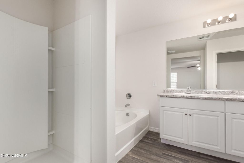 Image 21 of property listing at 919 E AGUA FRIA Lane, Avondale, AZ 85323