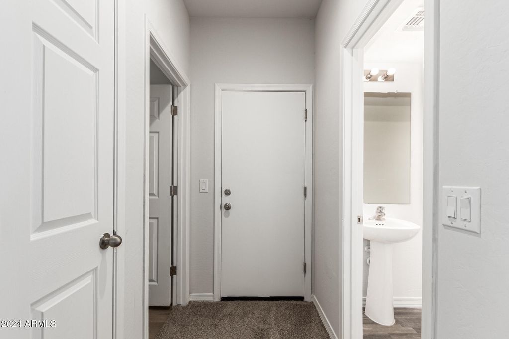 Image 30 of property listing at 919 E AGUA FRIA Lane, Avondale, AZ 85323