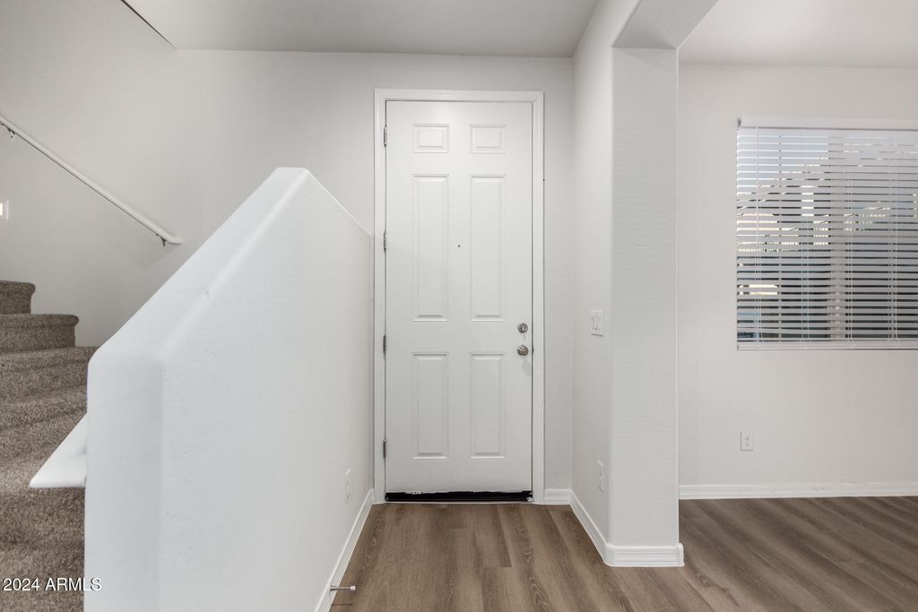 Image 8 of property listing at 919 E AGUA FRIA Lane, Avondale, AZ 85323