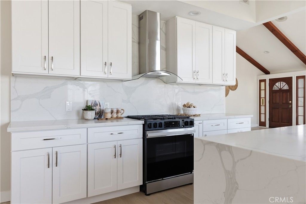 Image 15 of property listing at 6200 W 77th Street, Los Angeles, CA 90045