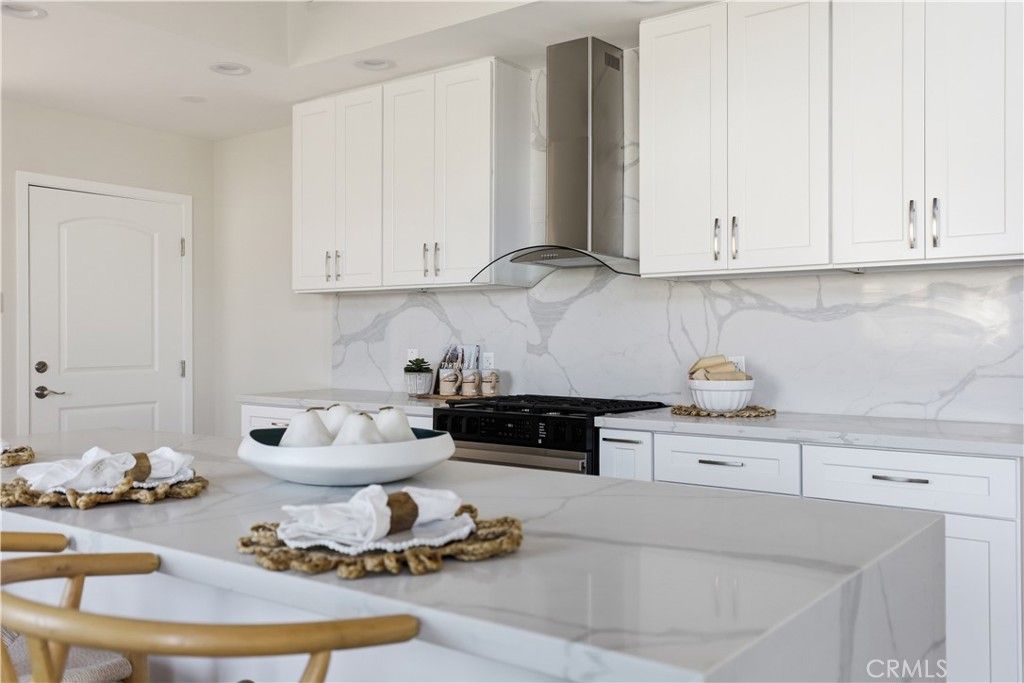 Image 18 of property listing at 6200 W 77th Street, Los Angeles, CA 90045