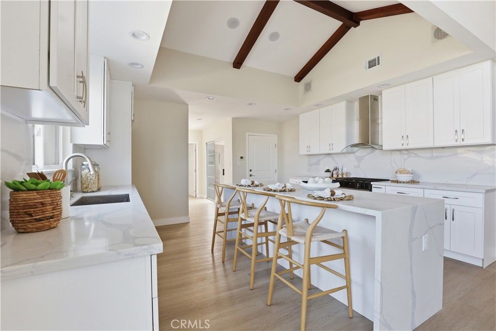 Image 3 of property listing at 6200 W 77th Street, Los Angeles, CA 90045
