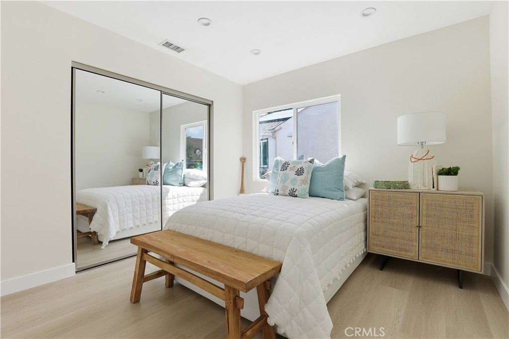 Image 33 of property listing at 6200 W 77th Street, Los Angeles, CA 90045