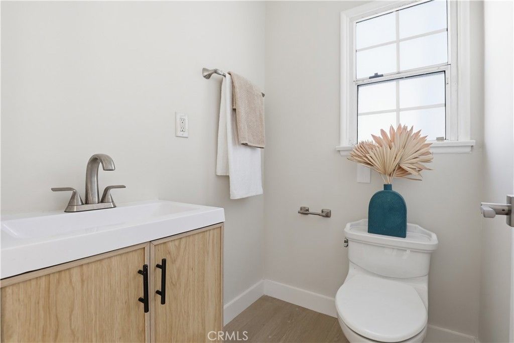 Image 36 of property listing at 6200 W 77th Street, Los Angeles, CA 90045
