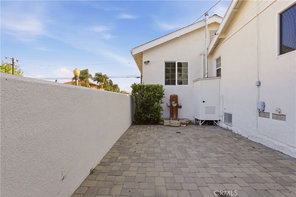 Image 56 of property listing at 6200 W 77th Street, Los Angeles, CA 90045