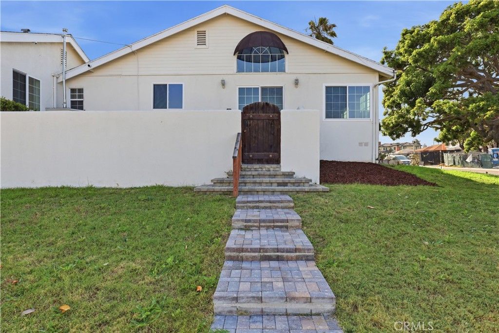 Image 60 of property listing at 6200 W 77th Street, Los Angeles, CA 90045