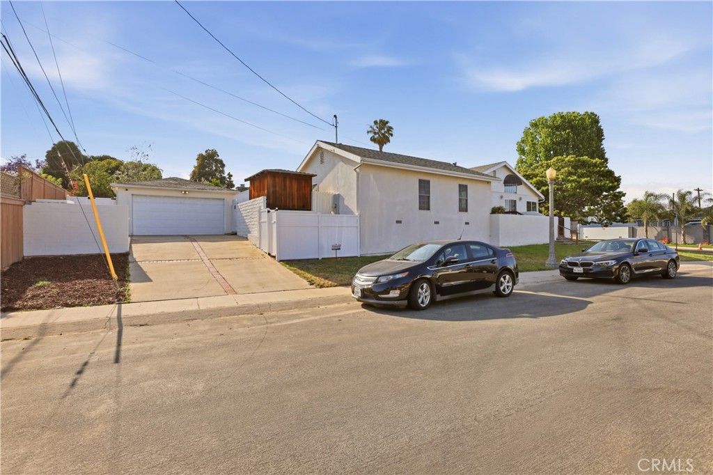 Image 62 of property listing at 6200 W 77th Street, Los Angeles, CA 90045