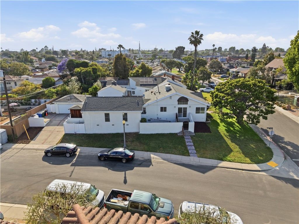 Image 8 of property listing at 6200 W 77th Street, Los Angeles, CA 90045