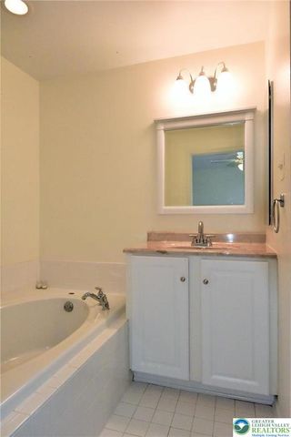 1600 Oakridge Lane, Hellertown Boro, PA 18055