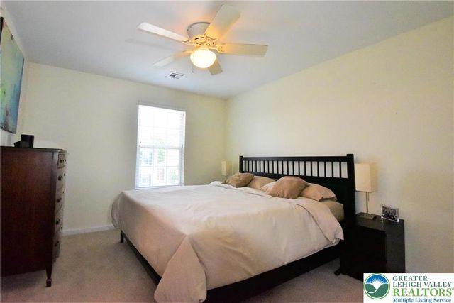 1600 Oakridge Lane, Hellertown Boro, PA 18055