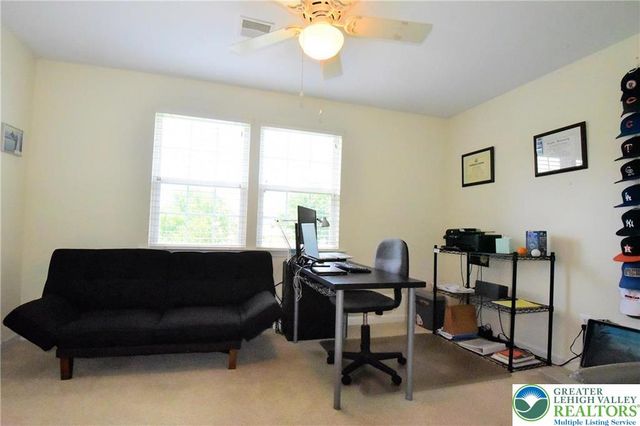 1600 Oakridge Lane, Hellertown Boro, PA 18055