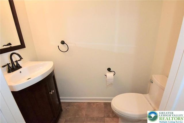 1600 Oakridge Lane, Hellertown Boro, PA 18055