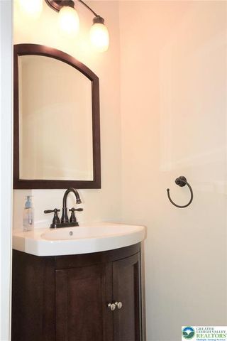 1600 Oakridge Lane, Hellertown Boro, PA 18055