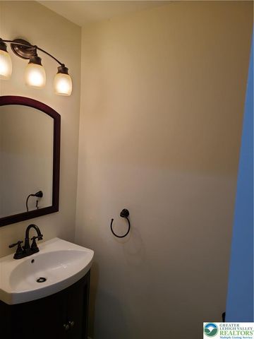 1600 Oakridge Lane, Hellertown Boro, PA 18055