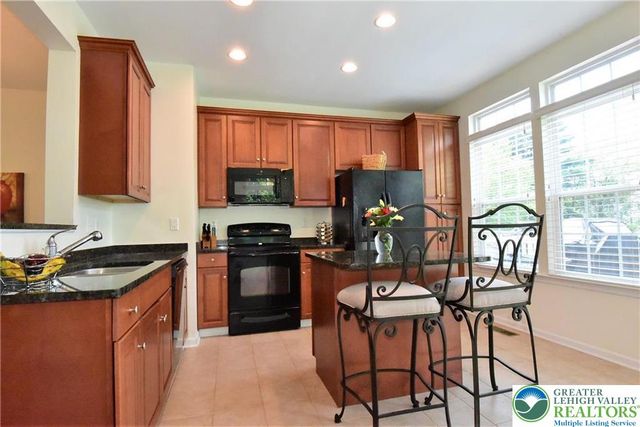 1600 Oakridge Lane, Hellertown Boro, PA 18055
