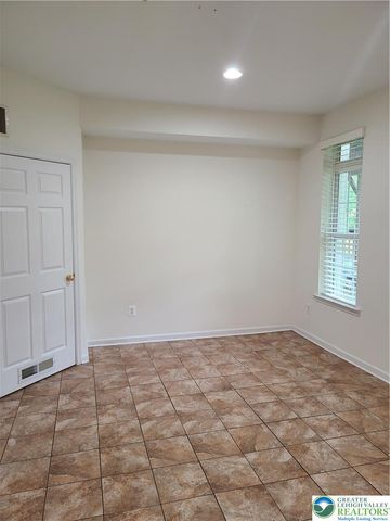 1600 Oakridge Lane, Hellertown Boro, PA 18055