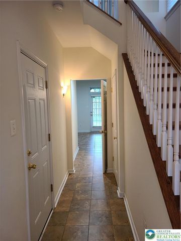 1600 Oakridge Lane, Hellertown Boro, PA 18055