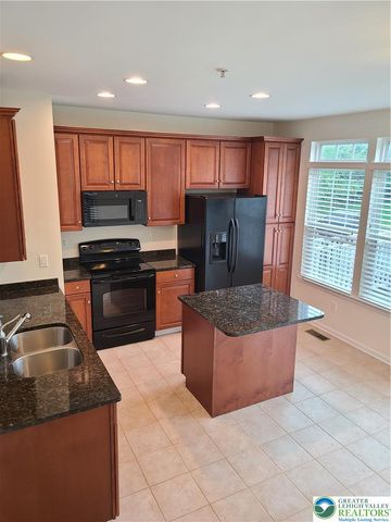 1600 Oakridge Lane, Hellertown Boro, PA 18055