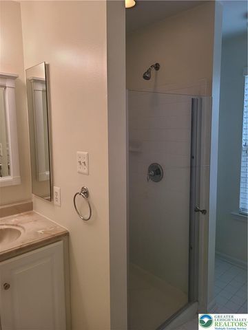 1600 Oakridge Lane, Hellertown Boro, PA 18055