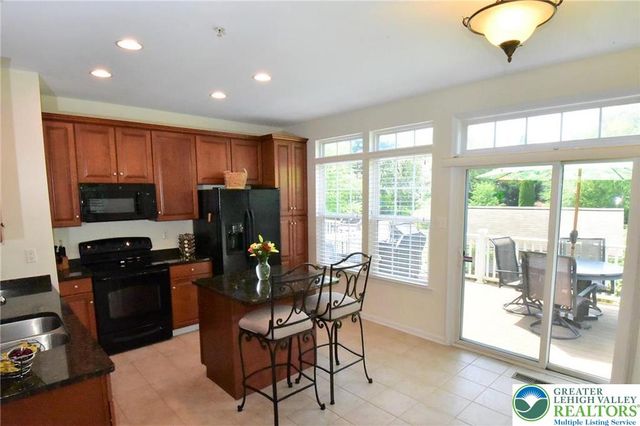 1600 Oakridge Lane, Hellertown Boro, PA 18055