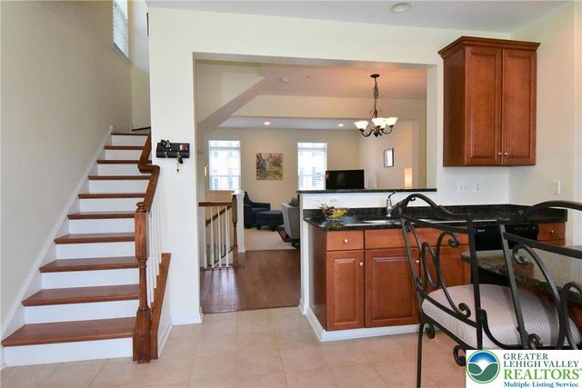 1600 Oakridge Lane, Hellertown Boro, PA 18055